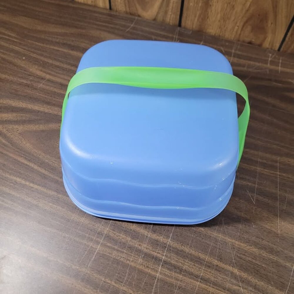 Tupperware Impression Blue Square Cake Taker with Removeable Handle